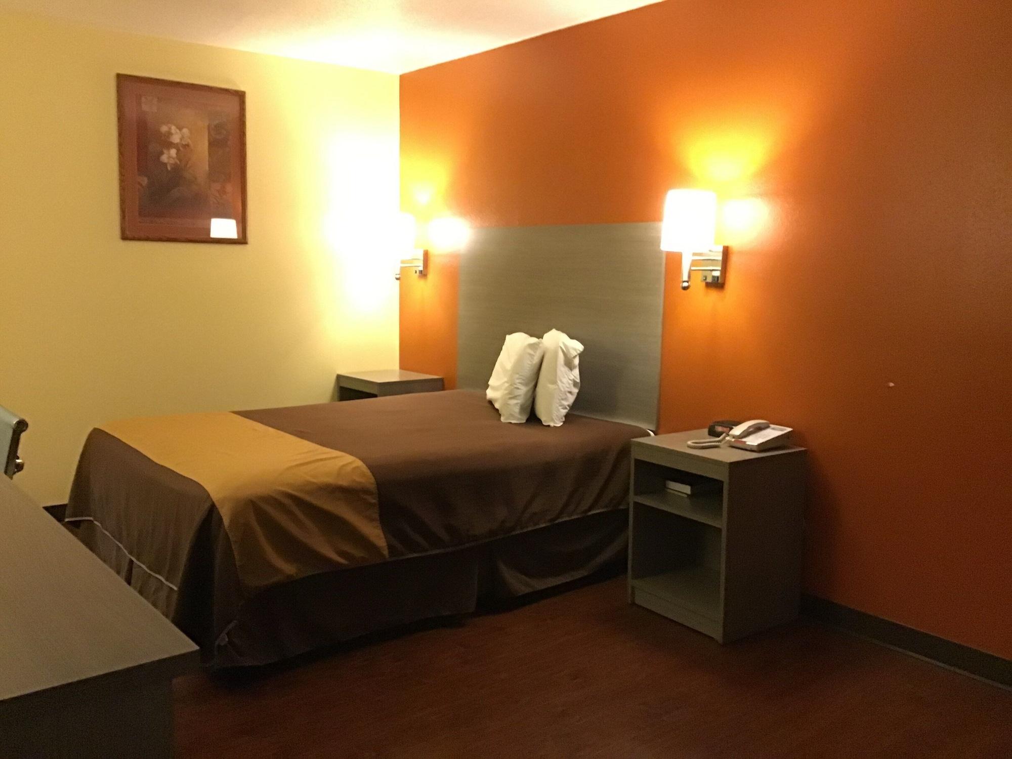 Rodeway Inn Moriarty Bagian luar foto